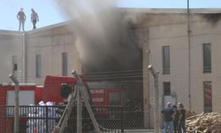 Denizli'de fabrika yangını: 4 işçi dumandan etkilendi