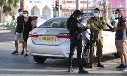 İsrail'de kapalı alanda maske takma zorunluğu yeniden getiriliyor