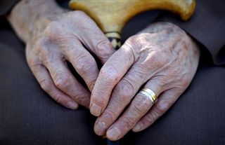 TÜİK: Eşi ölmüş yaşlı kadınların oranı erkeklerin dört katı oldu