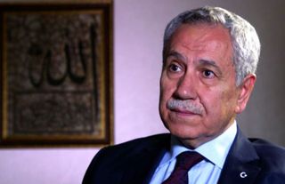 Bülent Arınç: Millet Müslümanlığı bıraktı, başörtüsünü ve namazı terk ediyor
