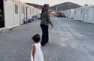 Depremden 3 yıl sonra barınma ve istihdam sorunu sürüyor: 360 bin kişi konteynerlerde yaşıyor