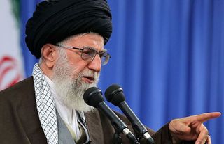 İran devlet televizyonu, Ali Hamaney'in hayatını kaybettiğini açıkladı