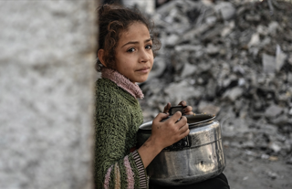 Dünyada İnsan Haklarının Durumu raporu: Çocuklar savaş, açlık ve baskılara karşı hayatta kalma mücadelesi veriyor