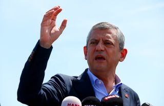 Özgür Özel: Gözü dönmüş İsrail’in bu kez İran’a saldırmasını net, kesin bir dille kınıyoruz