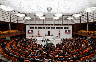 Meclis'te AKP'liler ile CHP'liler arasında "İsmet İnönü" tartışması