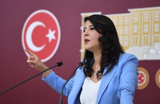 EMEP'li Karaca, Şık Makas'tan çıkarılan işçilerinin çadırlarının yakılması konusunu TBMM gündemine taşıdı