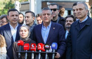 Özgür Özel, Boğaziçi Üniversitesi'ni ziyaret etti: Bu medeniyetten yoksun birisi ülkeyi yönetiyor