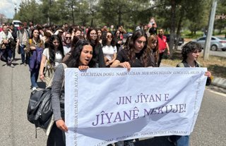 Diyarbakır’da üniversite öğrencileri kadın cinayetlerine karşı yürüdü