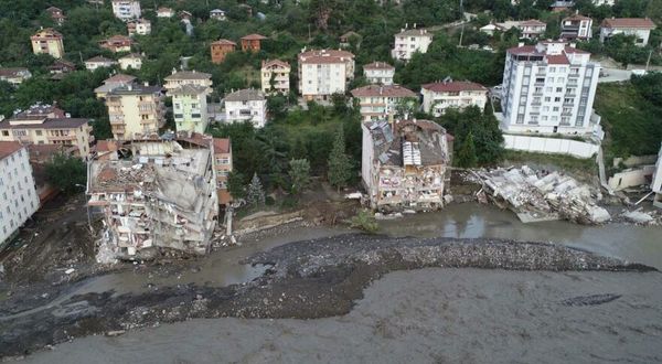 Batı Karadeniz'deki sel felaketi nedeniyle yaşamını yitirenlerin sayısı 77'ye yükseldi