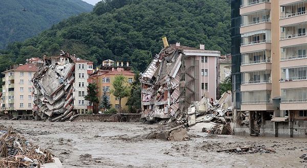 Sel felaketinde can kaybı 79'a yükseldi