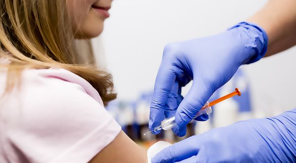 Prof. Dr. Kurugöl'den velilere, 12 yaş üzeri çocukları için aşı çağrısı