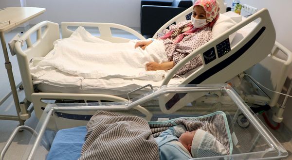 Ankara Şehir Hastanesi'nde 33 Covid-19 hastası hamile kadından 32'si aşısız