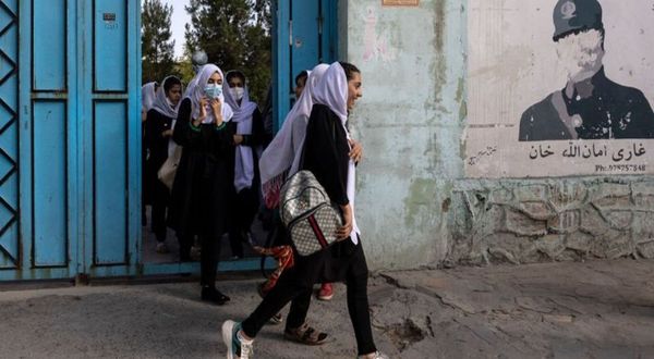 "Taliban yakında Afganistan'ın tamamında kızların ortaokula gitmesine izin verecek"