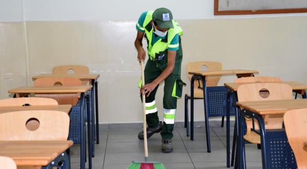 Okullar kapalıyken temizlik çalışanlarına ayrılan kadro, okullar açıldığında azaltıldı