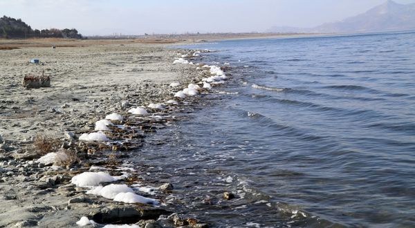 Burdur Gölü yine köpürdü: "Kirlilikten kaynaklanmış olabilir"
