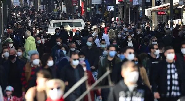 İzmir Aile Hekimleri Derneği Başkanı Çolak: "Pandemi ile mücadeleden vazgeçildi"