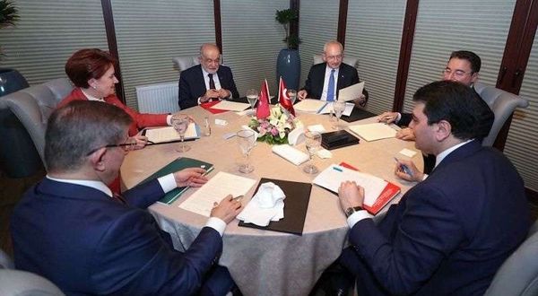 Davutoğlu: 'Türkiye İttifakı' adı Kılıçdaroğlu'nun önerisi
