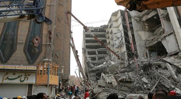 İran'da çöken binada hayatını kaybedenlerin sayısı 14'e yükseldi