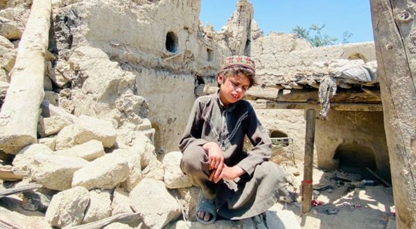Afganistan'da yaşanan depremde en az 155 çocuk hayatını kaybetti