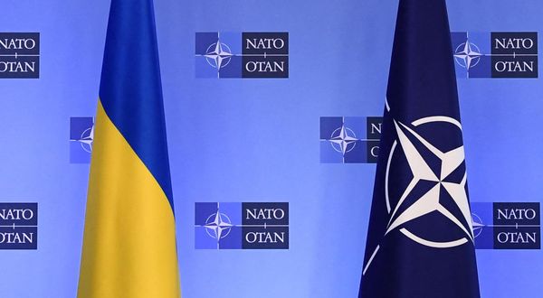 Ukrayna NATO'ya üye olmaktan vazgeçti