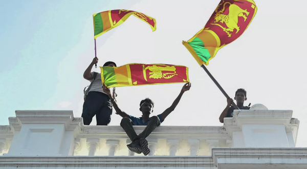 Ekonomik kriz yüzünden halk ayaklanması çıkan Sri Lanka'nın başkanlık seçiminde stratejik çekilme
