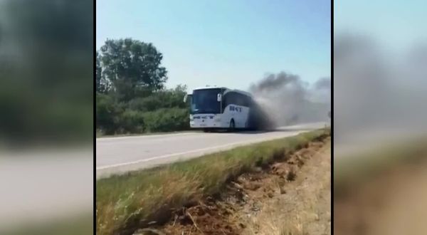 Silivri'de harekat halindeki otobüs yandı