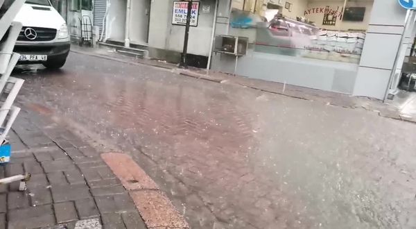AKOM’dan İstanbul’a art arda yağış uyarısı: "Cumartesi gününe kadar dikkat"