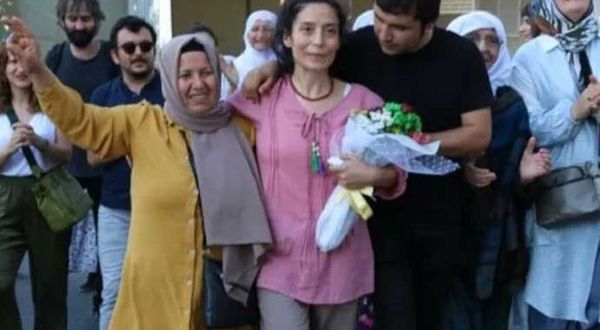 Yazar Mizgin Aydın’a 30 yıl sonra tahliye oldu
