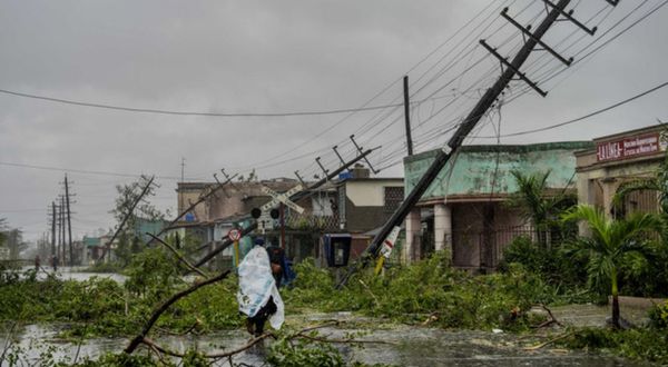 Ian Kasırgası Küba'yı vurdu: Ülkenin tamamında elektrikler kesildi