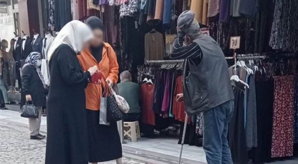 Düzce'de gözaltına alınan koltuk değnekli dilenci yürüyerek çıktı