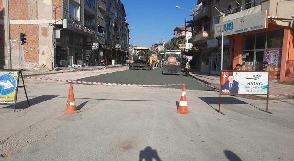 Hatay Büyükşehir'in 7 noktadaki beton asfalt çalışmaları devam ediyor
