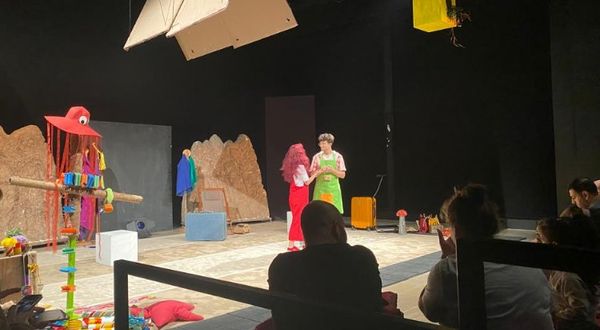 'Kuşlara Fısıldayan Kız' hikayesi tiyatro sahnesine taşındı