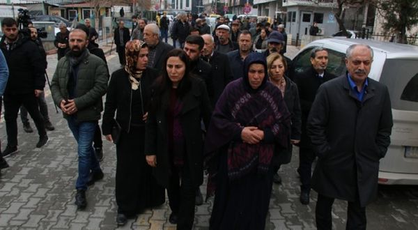 Emine Şenyaşar’dan sanıklara: Eşimi ve çocuklarımı kimler öldürdü?