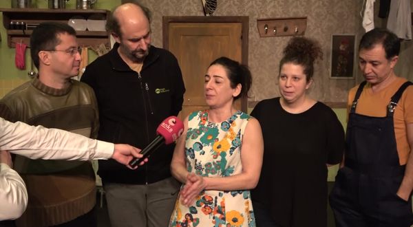 'Ödenmeyecek, Ödemiyoruz' adlı tiyatro oyunu dün İstanbul’da prömiyer yaptı