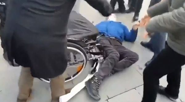 HDP Milletvekili Musa Piroğlu, polis tarafından tekerlekli sandalyesinden düşürüldü
