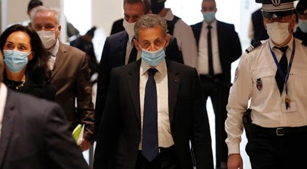 Fransa’nın eski cumhurbaşkanı Sarkozy’ye yolsuzluktan üç yıl hapis