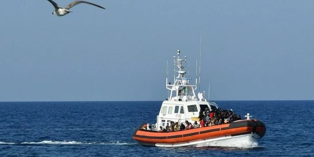 Tunus açıklarında göçmen teknesi arızalandı: 17 kişi hayatını kaybetti