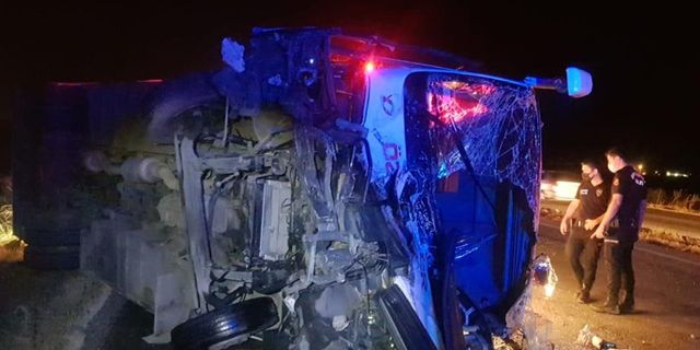Manisa'da işçi servisi otomobille çarpıştı: 4 ölü, 6 yaralı