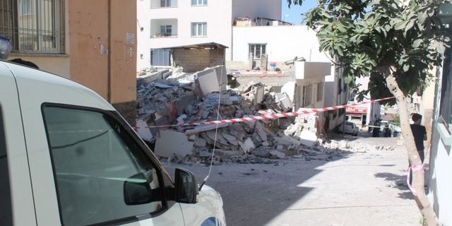 Antep’te 5 katlı bina çöktü