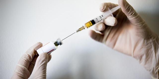 Küba'da geliştirilen iki Covid-19 aşısına acil kullanım onayı