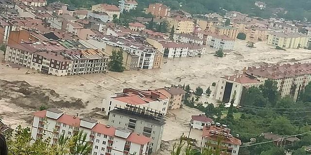 Karadeniz'deki sel felaketinde hayatını kaybedenlerin sayısı yükseliyor