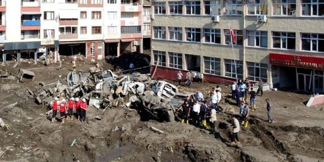 Batı Karadeniz'de yaşanan sel felaketinde hayatını kaybedenlerin sayısı artıyor