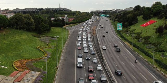 İstanbul’da trafik felç, yoğunluk yüzde 60’ı gördü