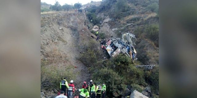Peru'da otobüsün uçuruma yuvarlanması sonucu ölenlerin sayısı 33'e yükseldi