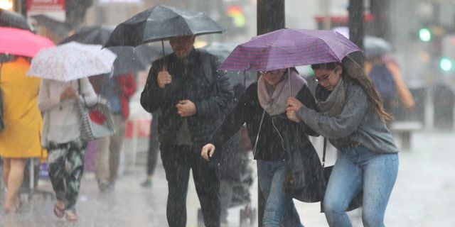 Meteoroloji'den 25 kent için sağanak ve fırtına uyarısı