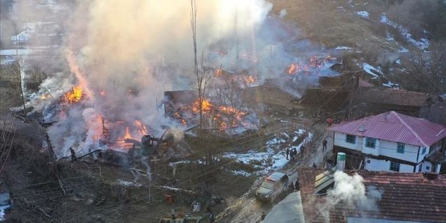 Kastamonu'da 15 ev tamamen yandı