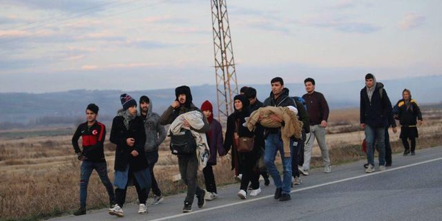 ÖZEL DOSYA | Kaçakçılar ve askerler düzensiz geçiş için rekabette: Kaybeden mülteci ve sığınmacılar