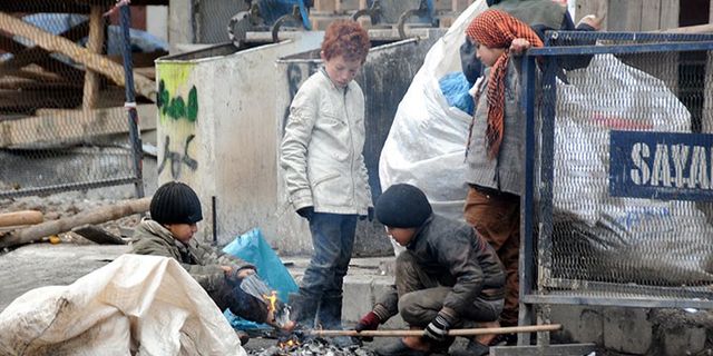 Türkiye'de 7,4 milyona yakın çocuk yoksulluk içinde büyümeye çalışıyor