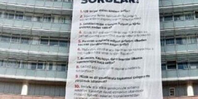 'Erdoğan'ın cevabını veremediği sorular'  pankartı CHP Genel Merkezi binasına asıldı