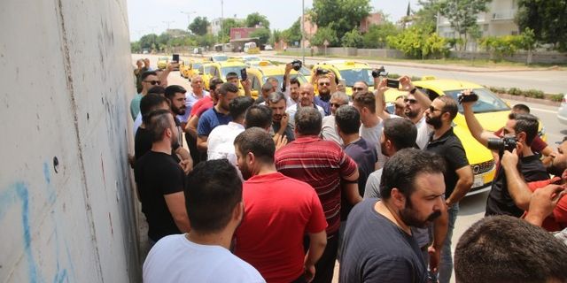 Adana’da taksiciler yüksek yakıt fiyatlarına karşı kontak kapattı